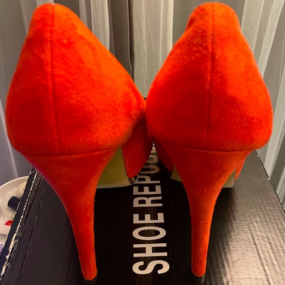 Moving Sale!! 2/$40 RARE Db Dk Pink Suede Stillettos with Gold platform Size 10M - Picture 4 of 8